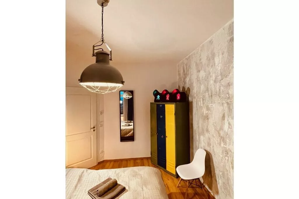 373274-Bedroom