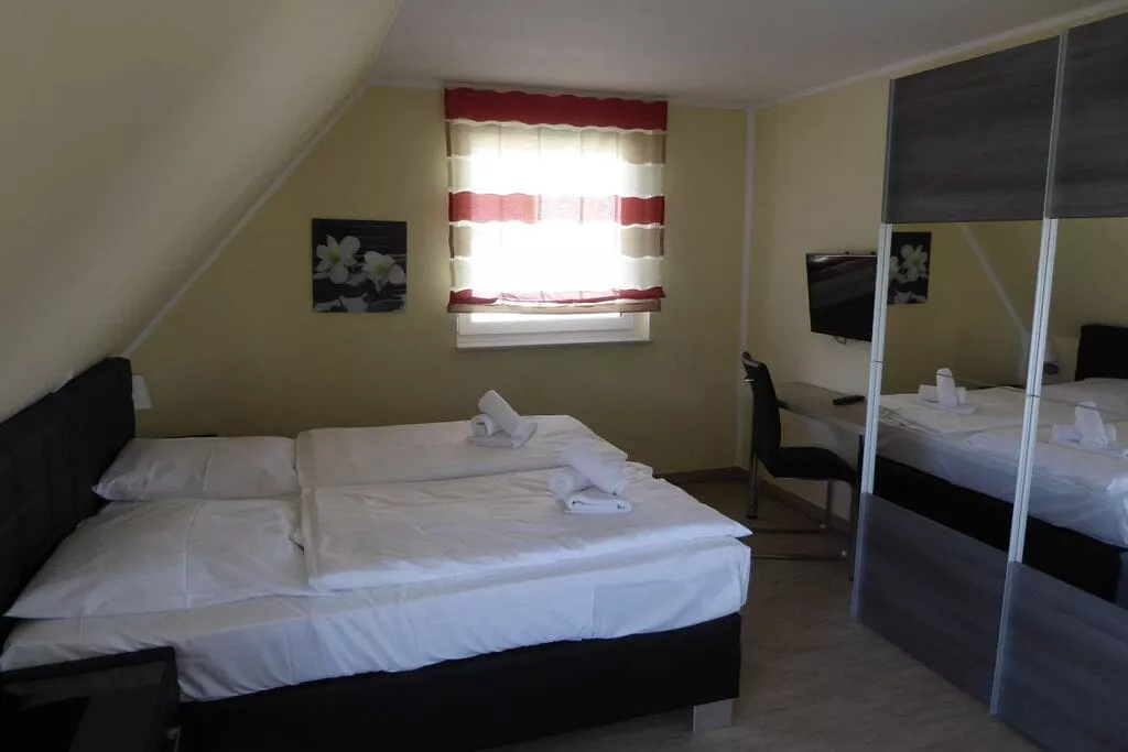 179056-Bedroom