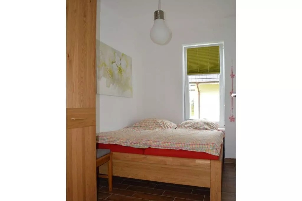 235205-Bedroom