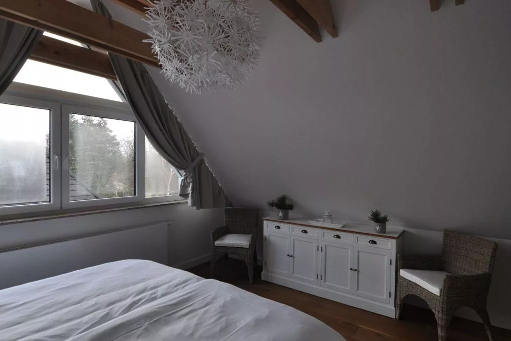 195853-Bedroom