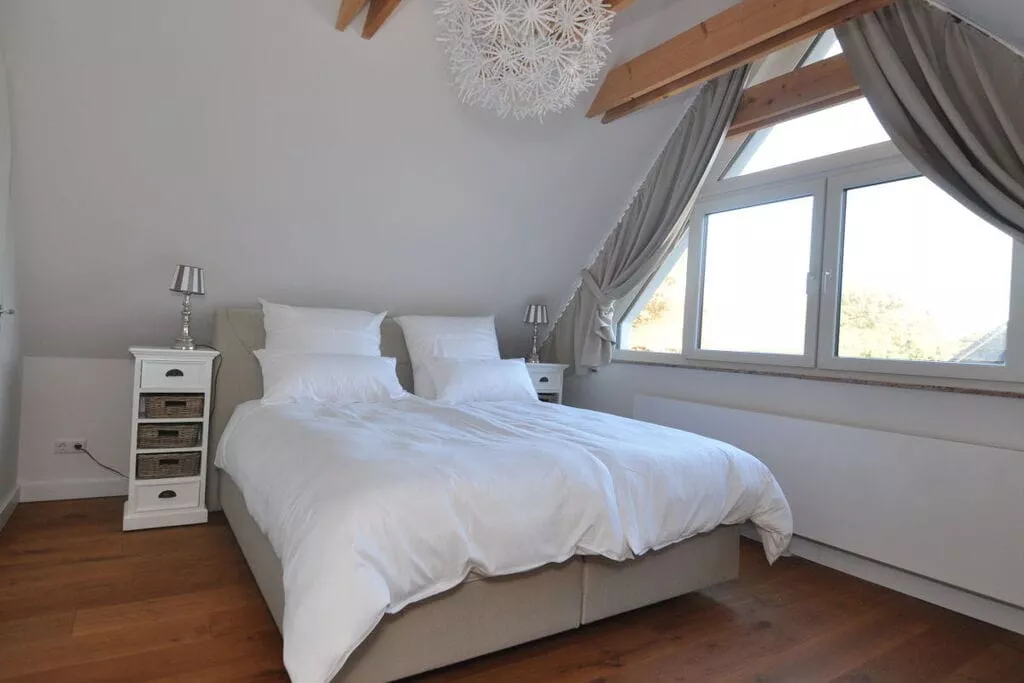 195853-Bedroom