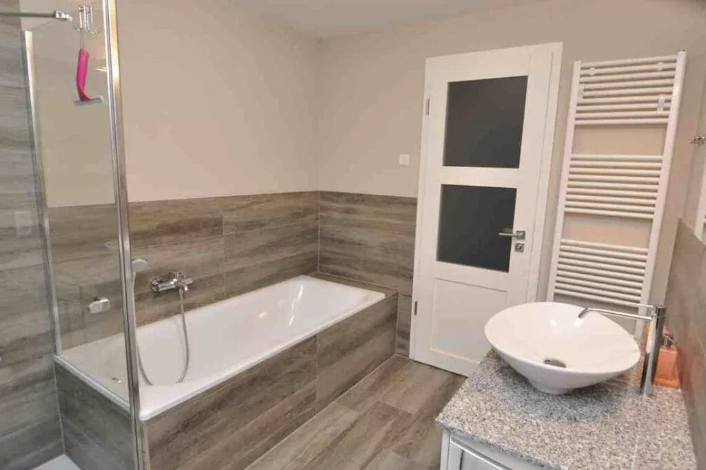 195853-Bathroom