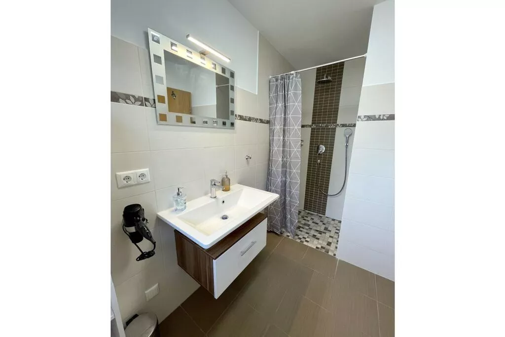 330976-Bathroom