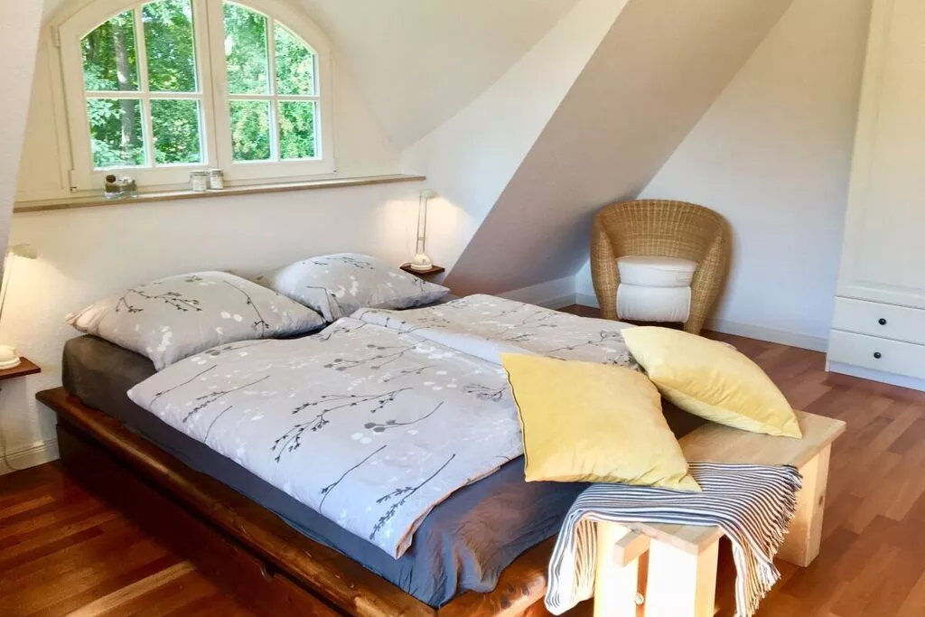 295468-Bedroom