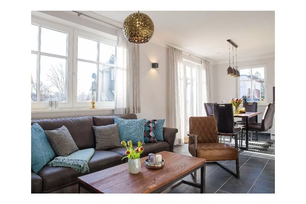 257041-Living room