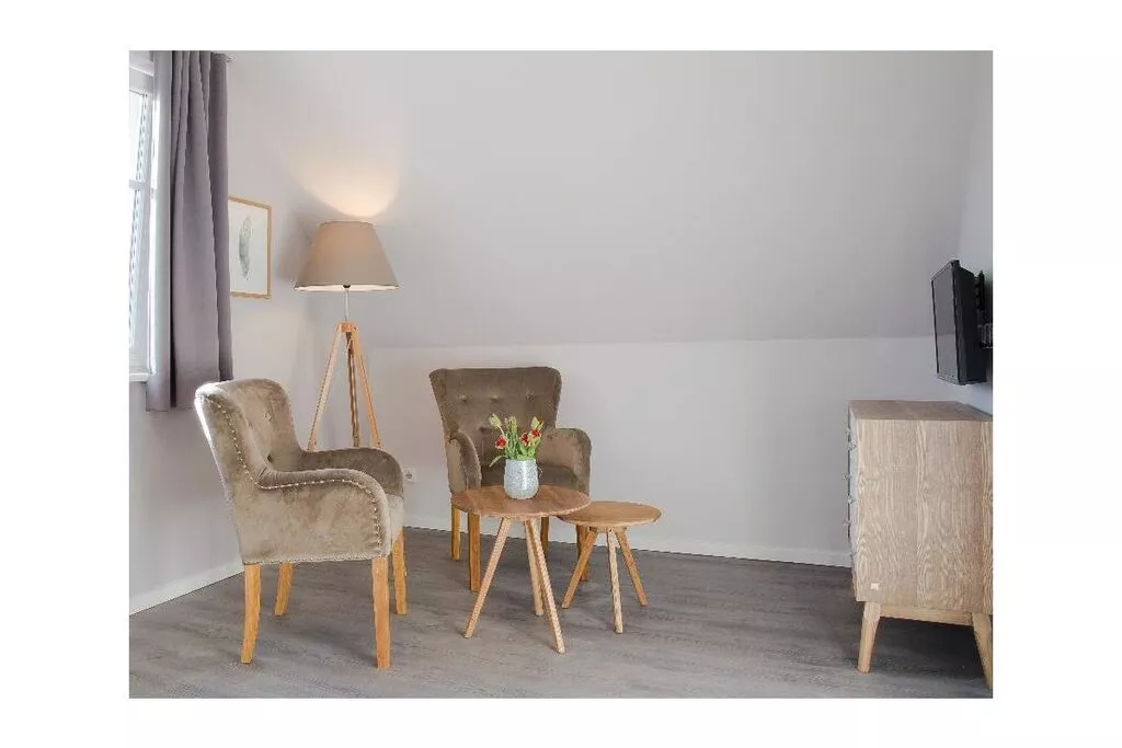 257041-Bedroom