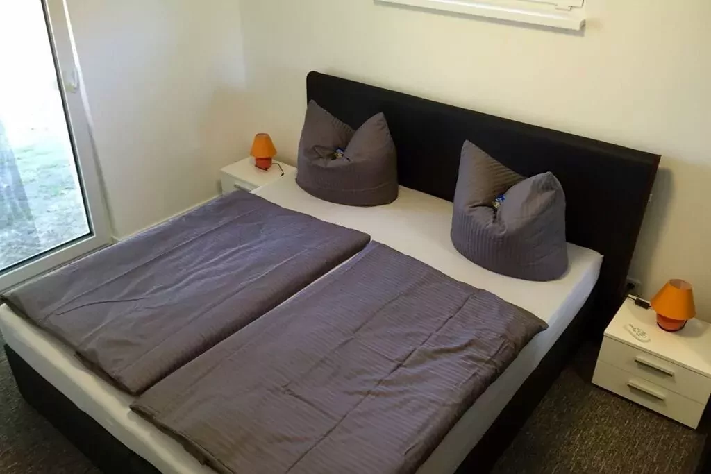 148722-Bedroom