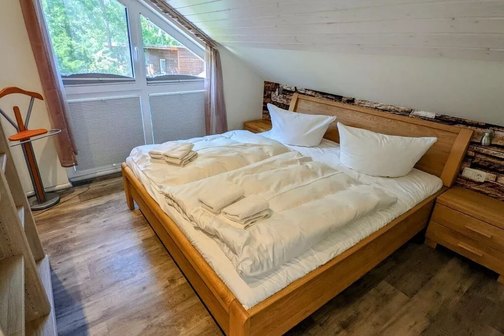 150799-Bedroom