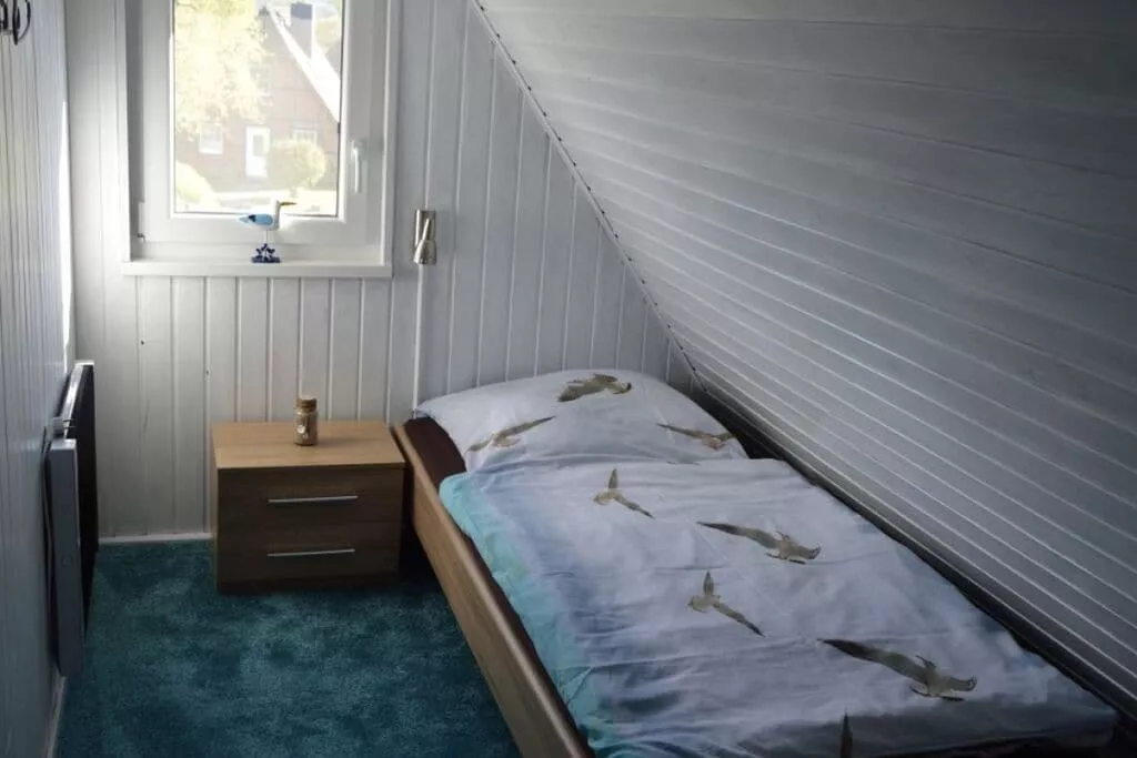 236328-Bedroom