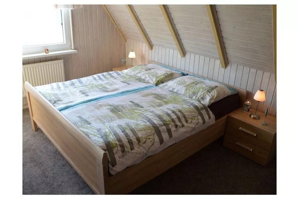 236328-Bedroom