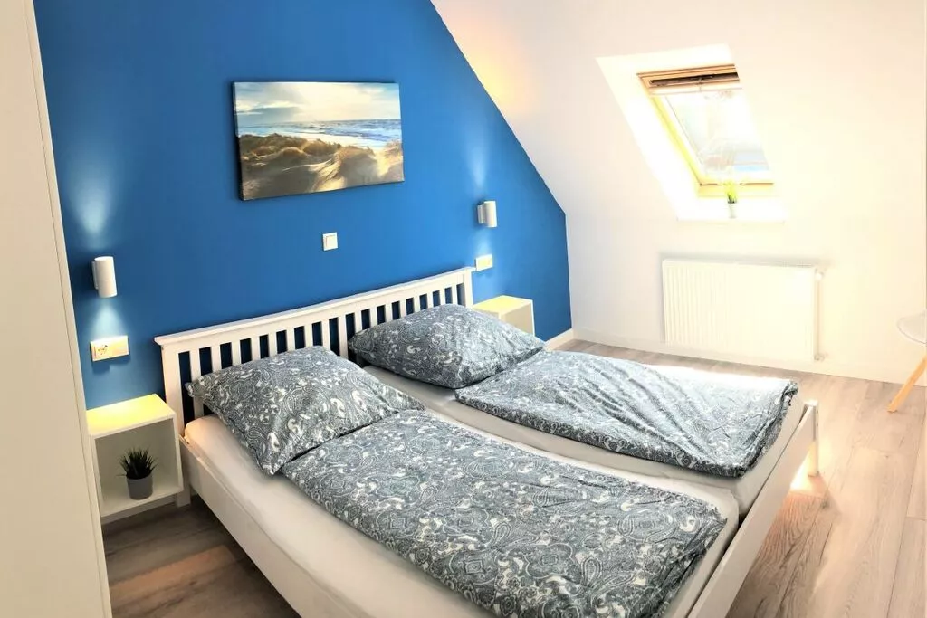 302256-Bedroom