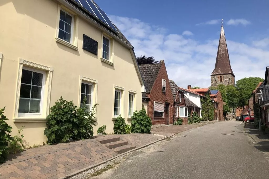 302256-View