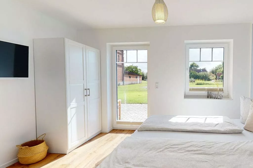 307189-Bedroom