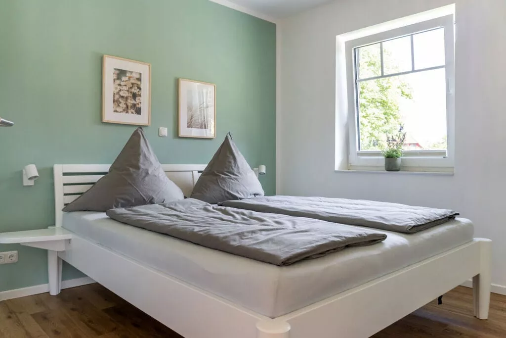 307189-Bedroom