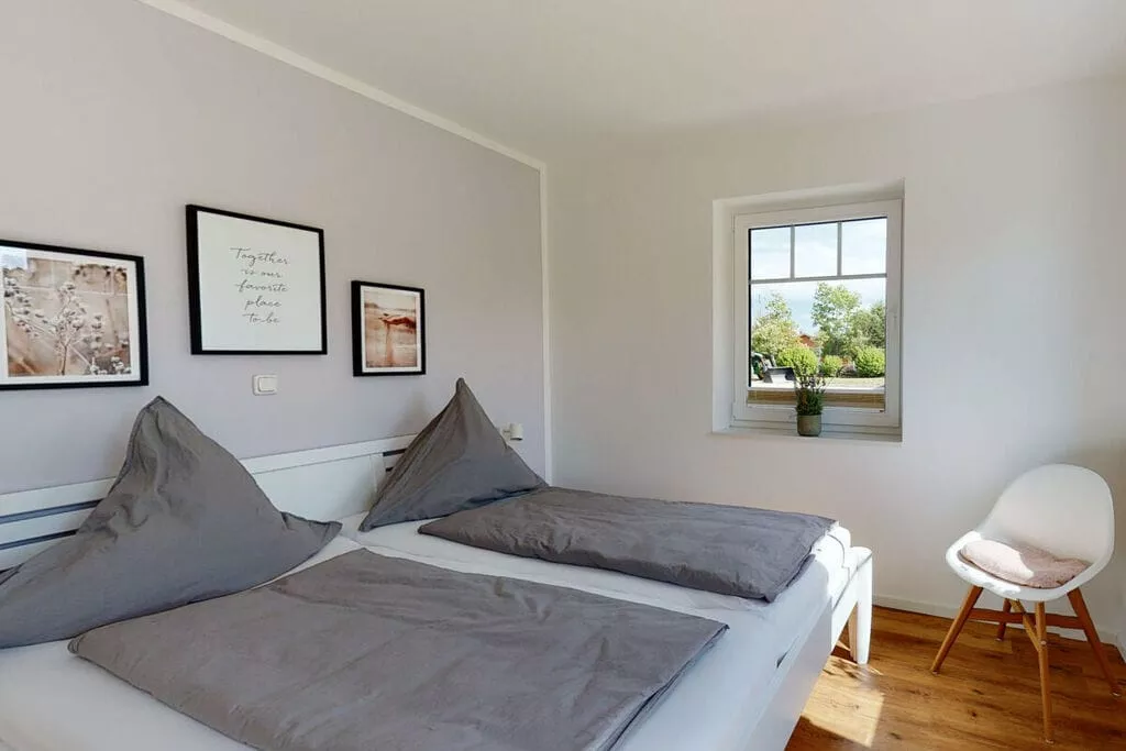 307189-Bedroom