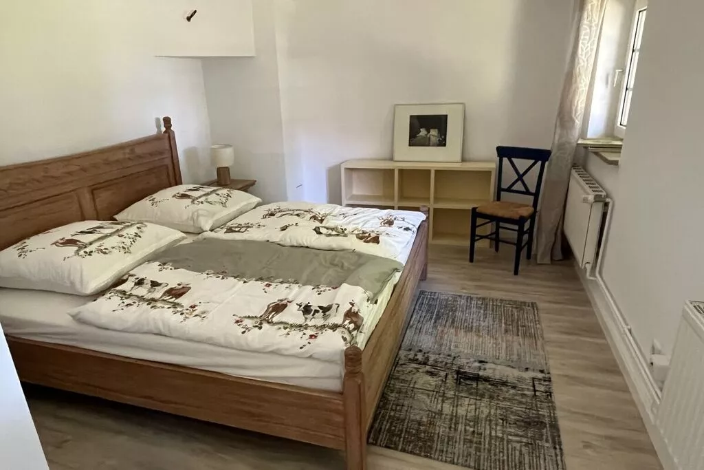 457995-Bedroom