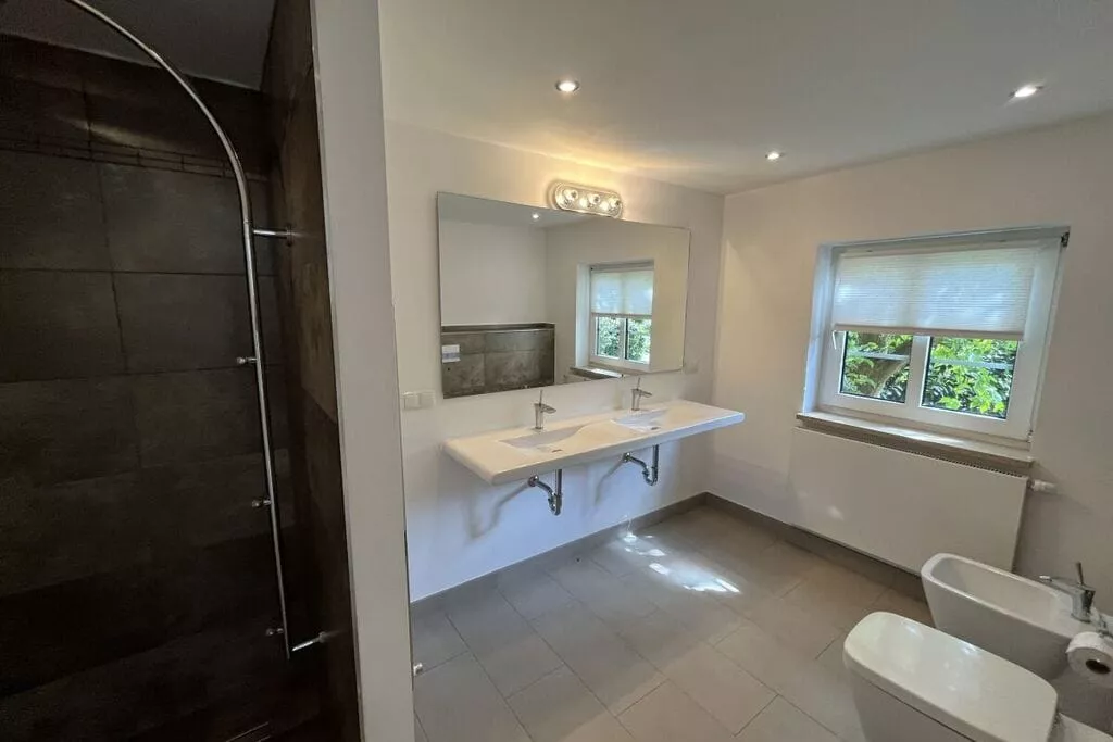 457995-Bathroom