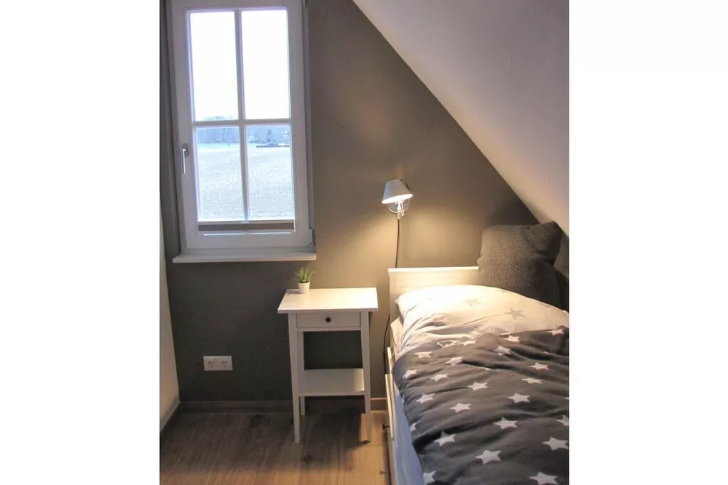 261799-Bedroom