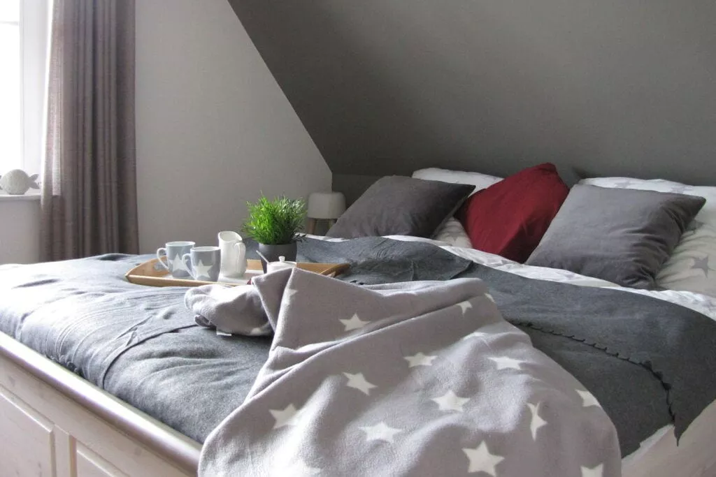 261799-Bedroom