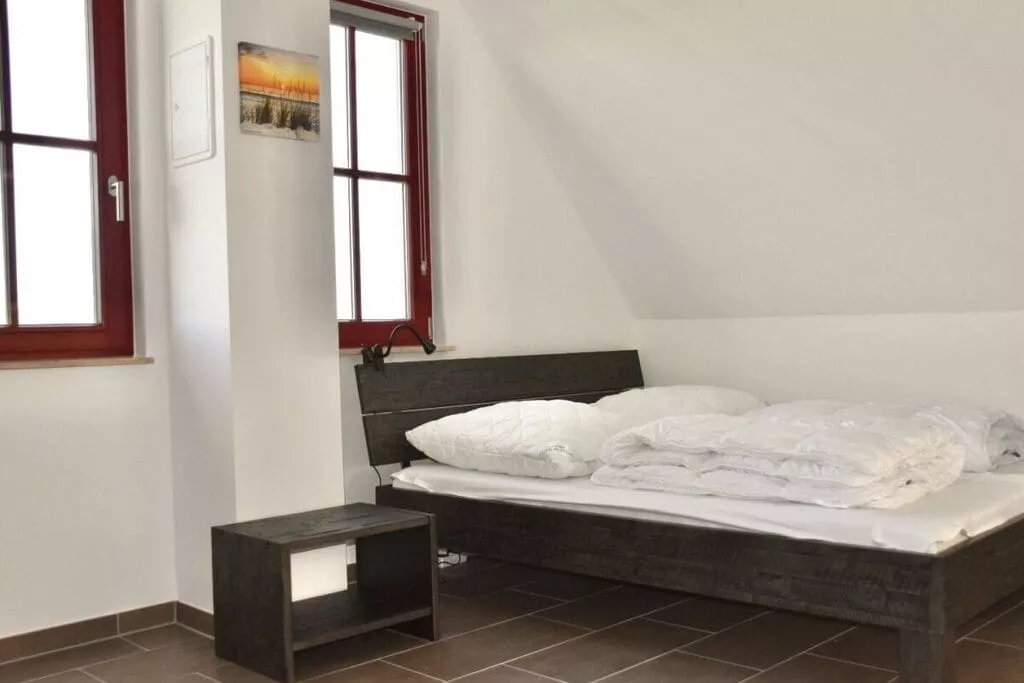 381534-Bedroom