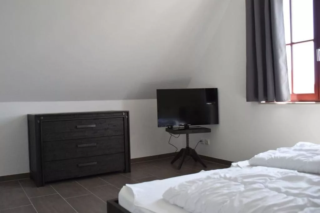 381534-Bedroom