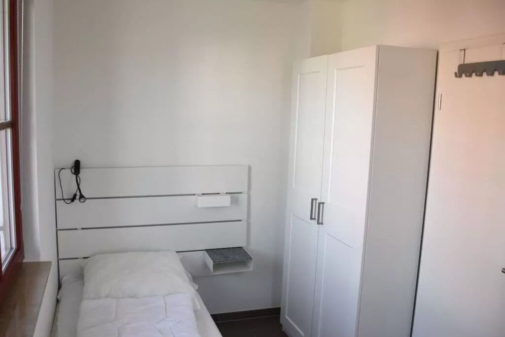 381534-Bedroom