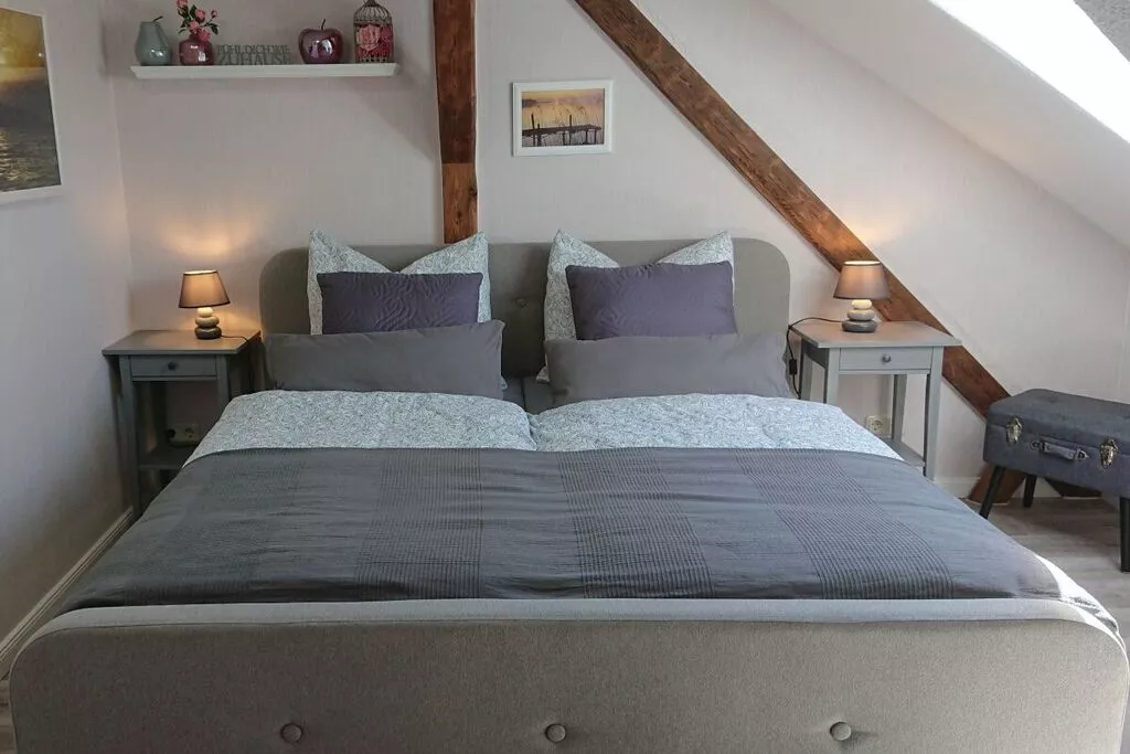 300253-Bedroom