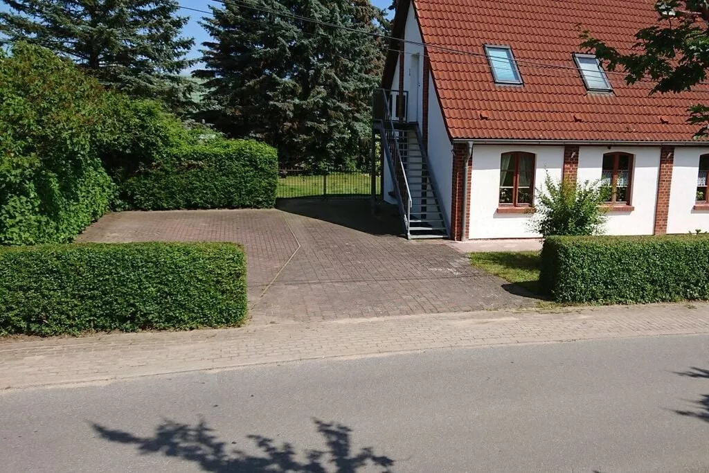 300253-Parking
