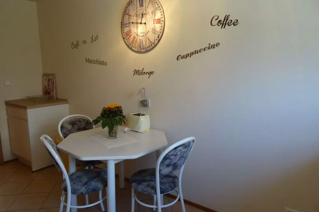 142998-Dining room