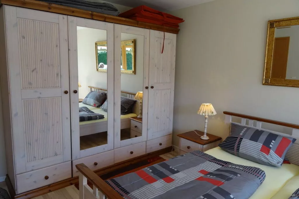 142998-Bedroom