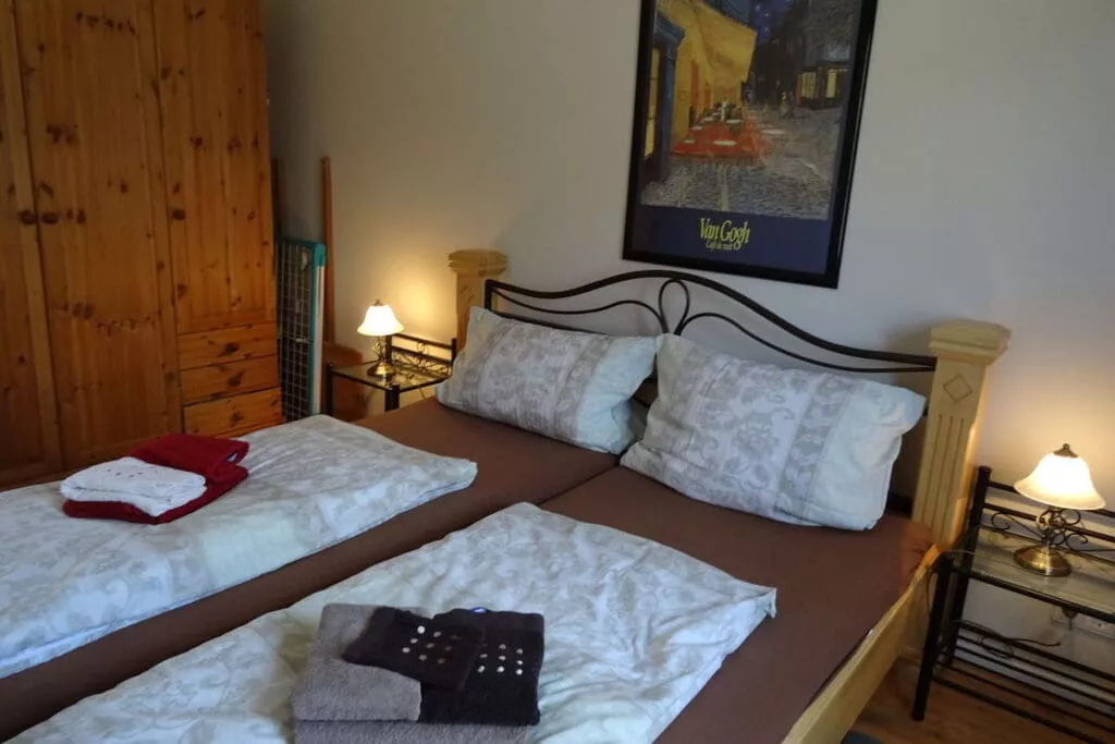 142998-Bedroom