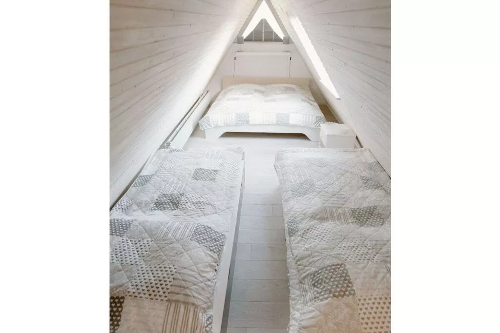 255799-Bedroom