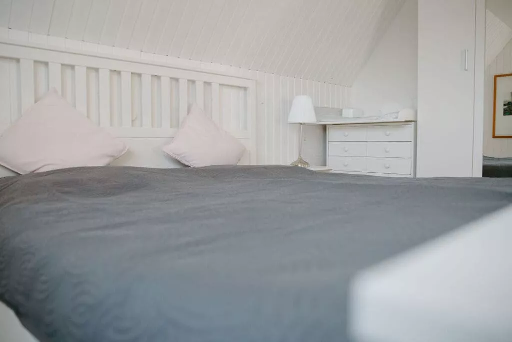 255799-Bedroom