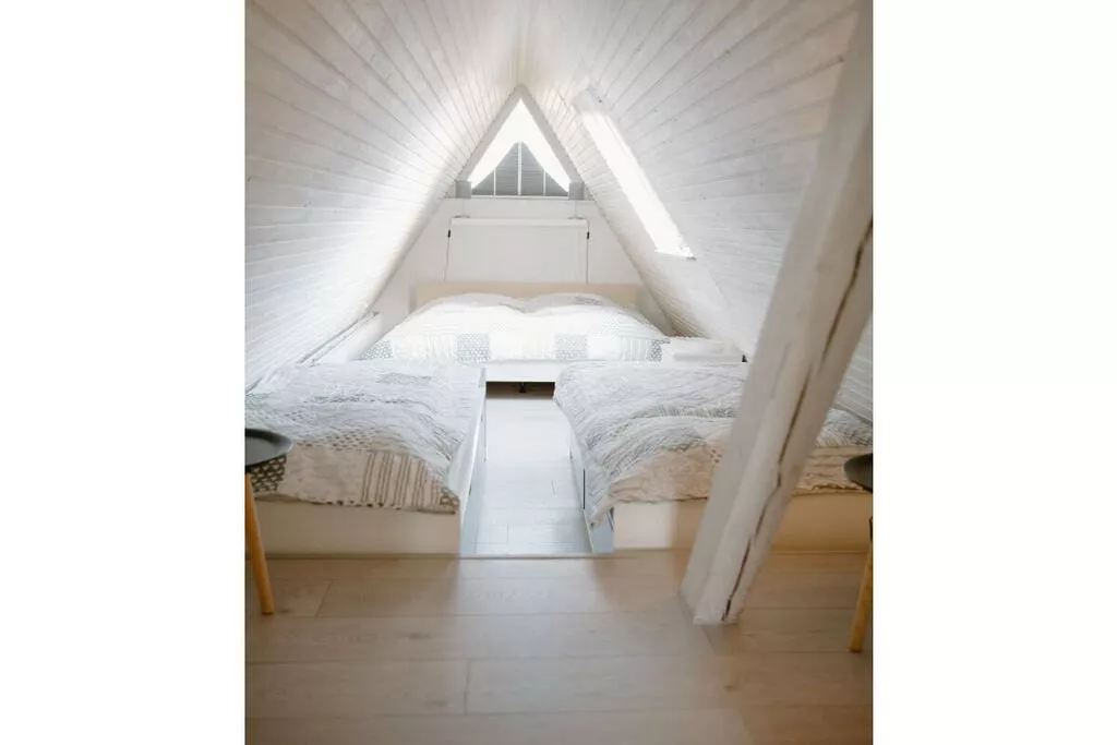 255799-Bedroom