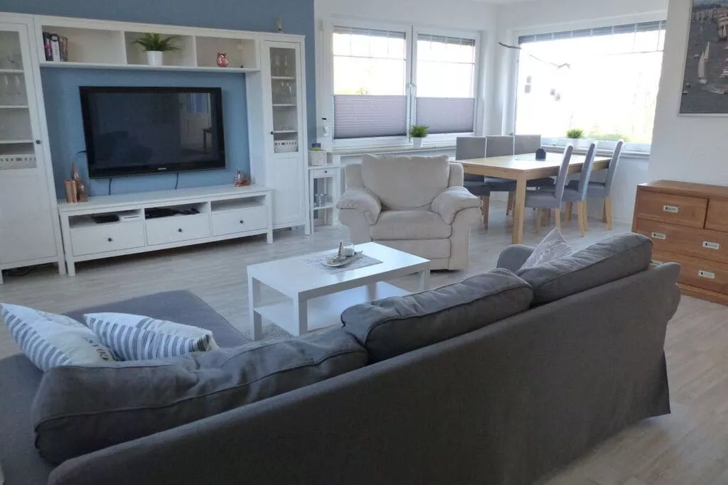 257246-Dining room