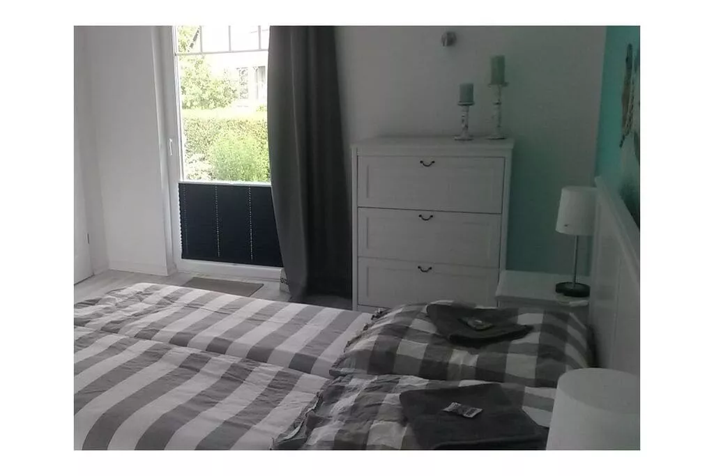 257246-Bedroom