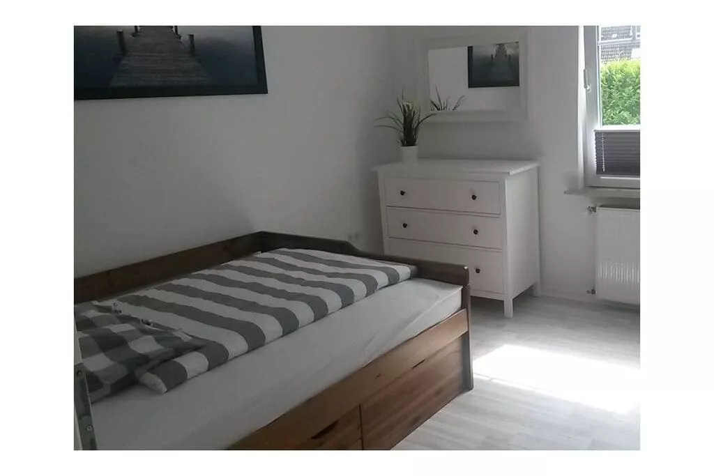 257246-Bedroom