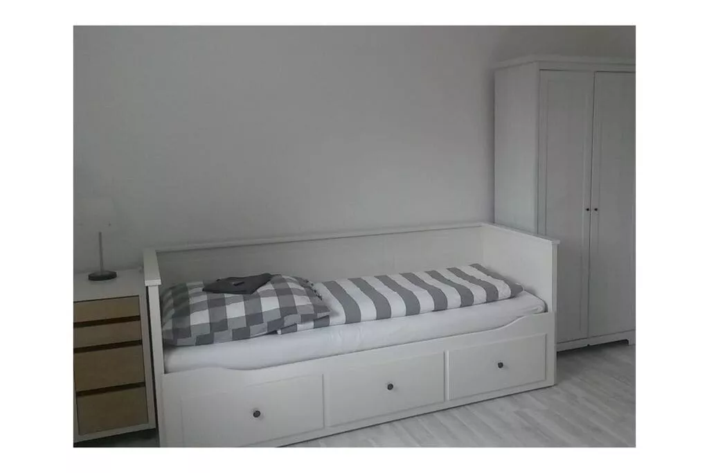 257246-Bedroom