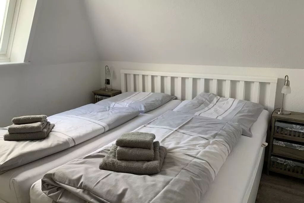 189304-Bedroom