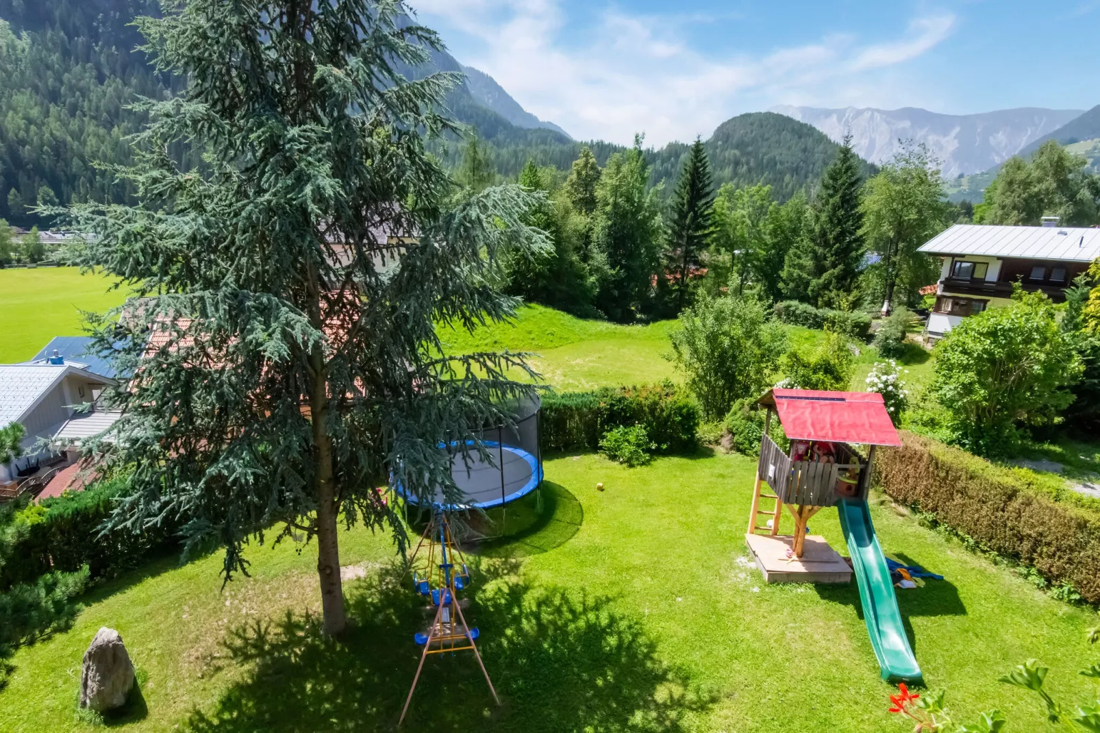 Auer-Gardens summer