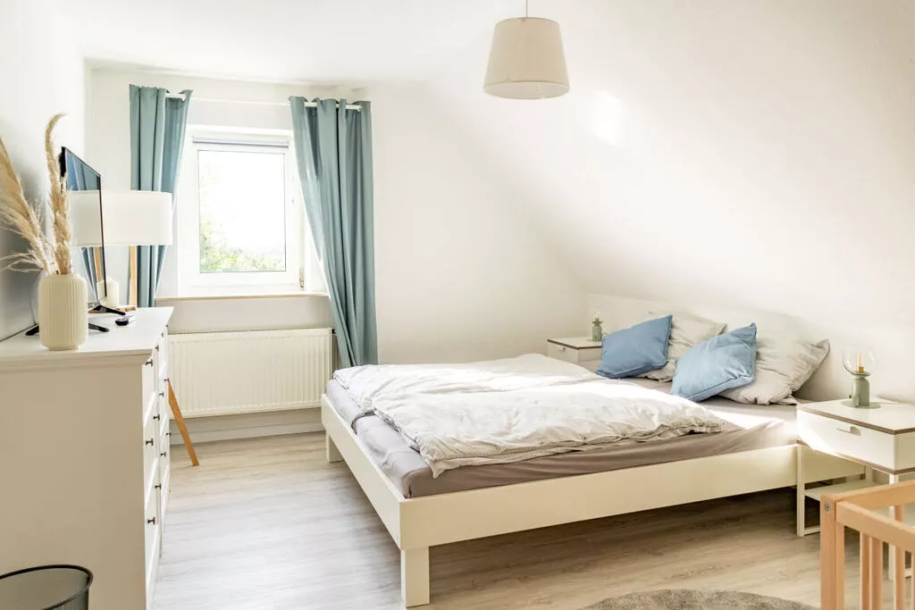 372308-Bedroom