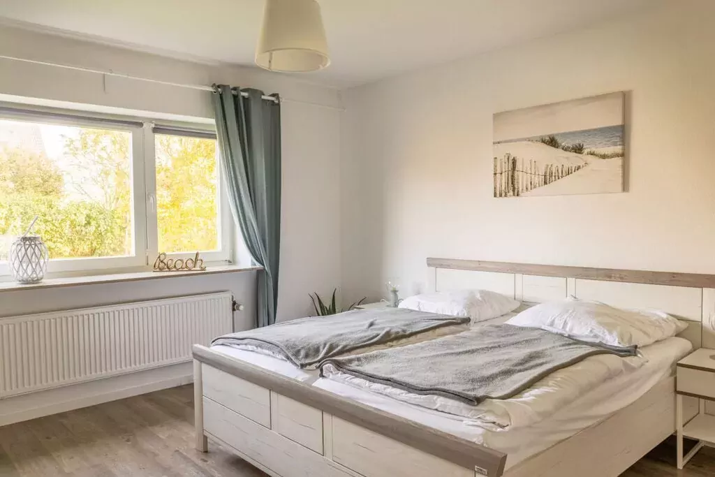 372308-Bedroom