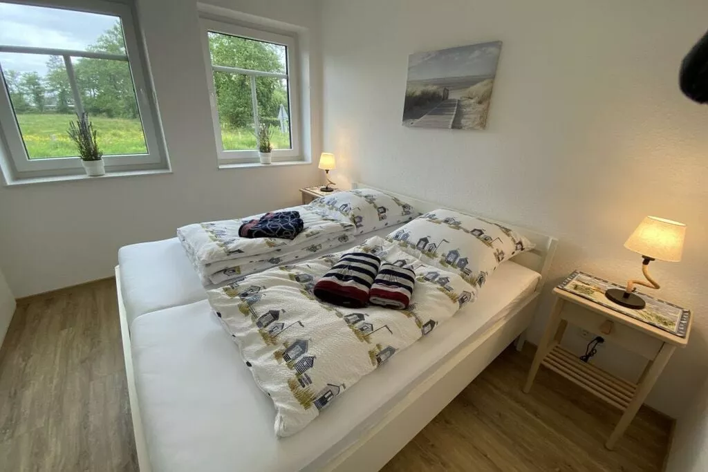 397392-Bedroom