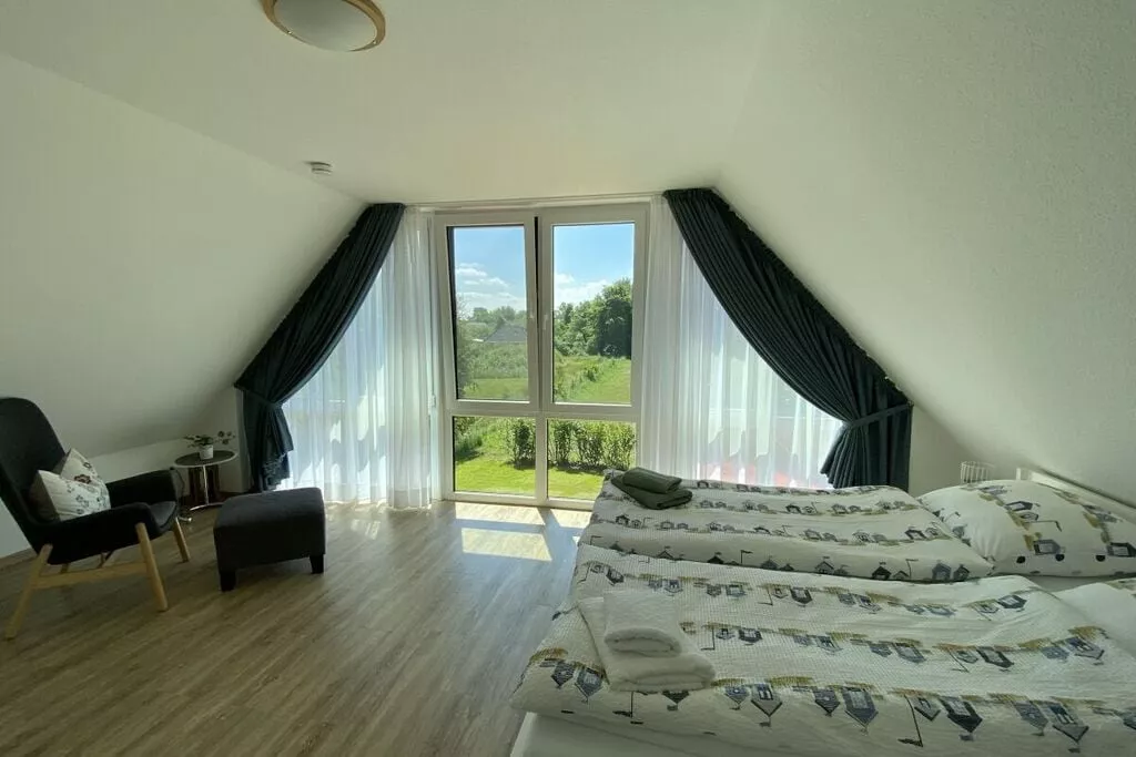 397392-Bedroom