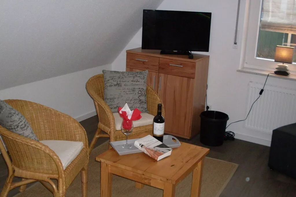 206425-Bedroom