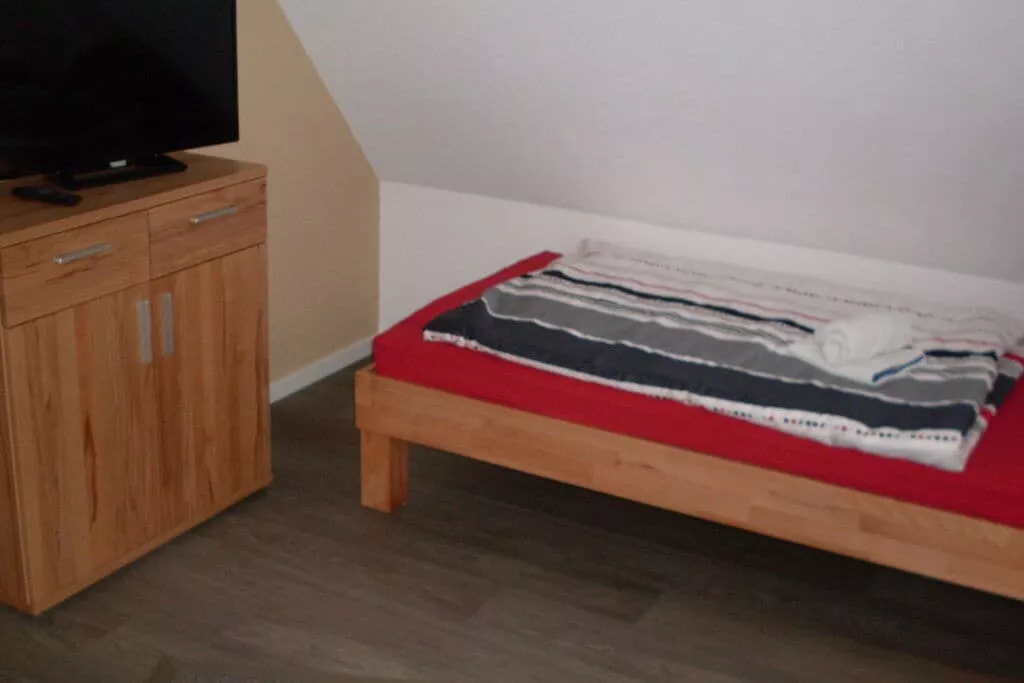 206425-Bedroom