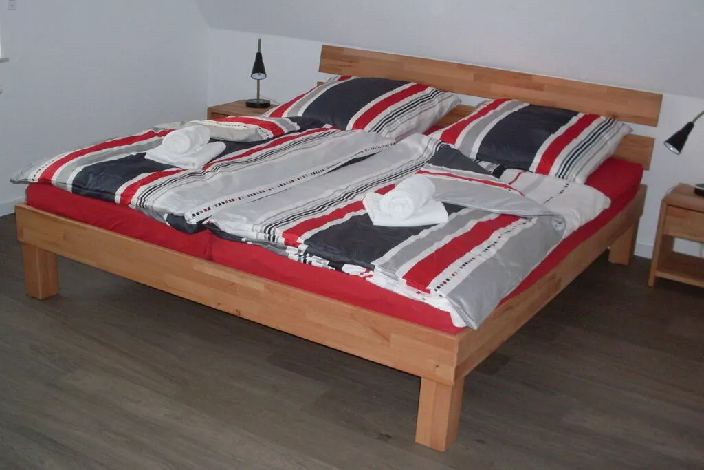 206425-Bedroom