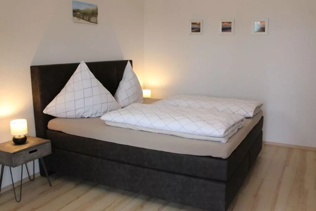 296905-Bedroom