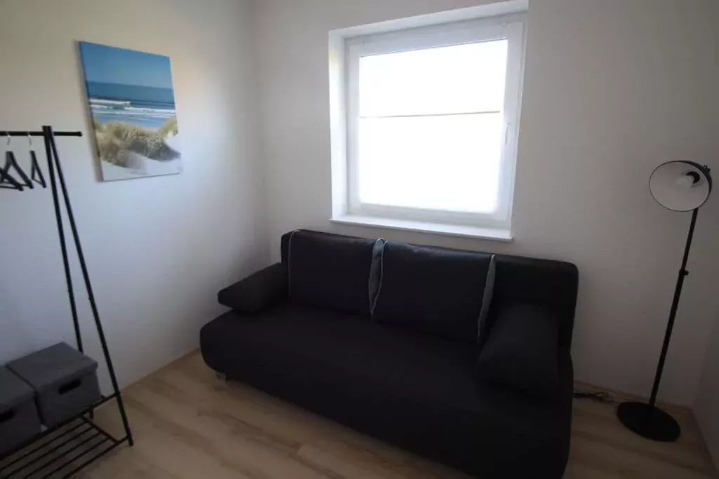 296905-Bedroom