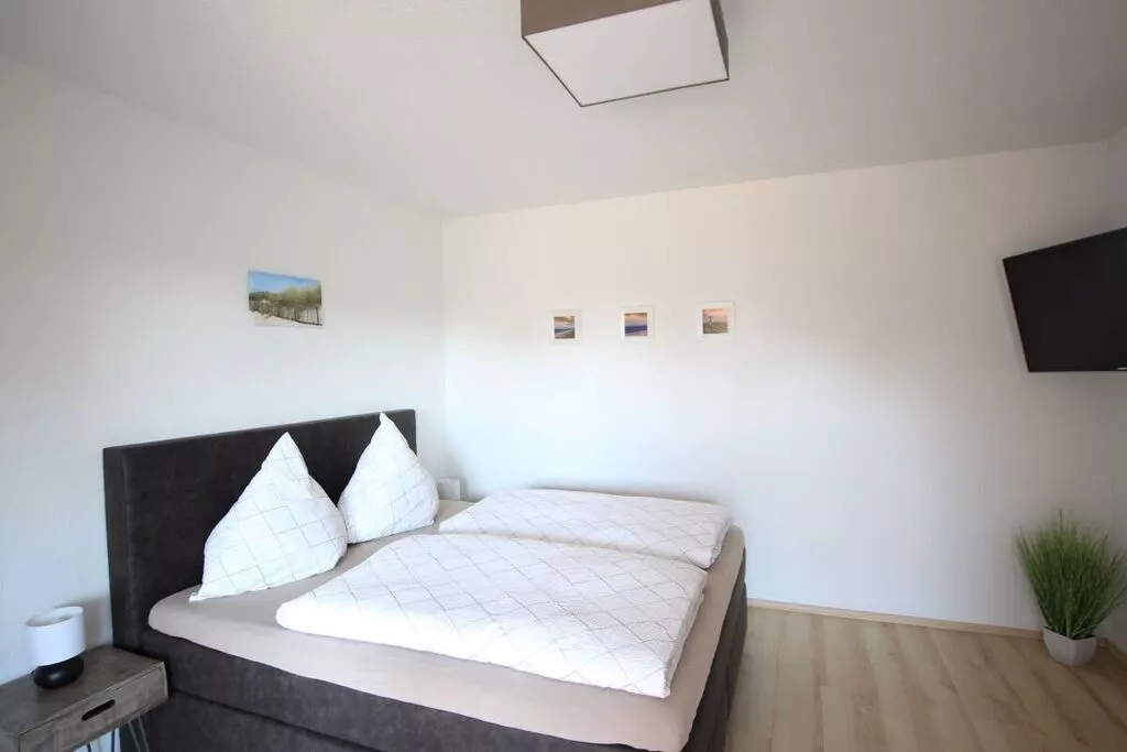 296905-Bedroom
